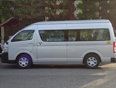 8 seater toyota hiace imported mini van hire india